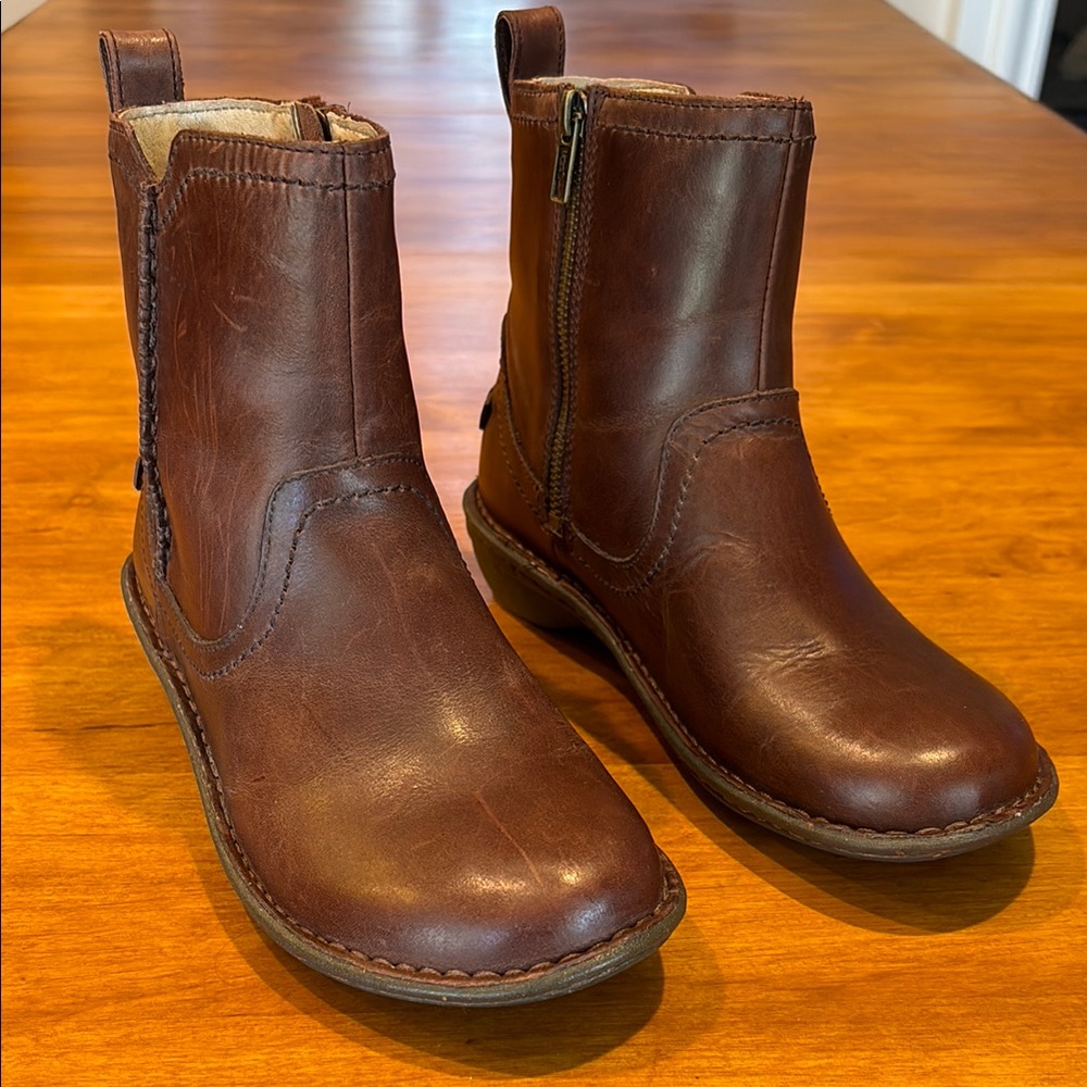 UGG NEEVAH BOURBON LEATHER BOOTIES SHEARLING LINED WOMEN’S SIZE 6 EUC BOHO BOOTS